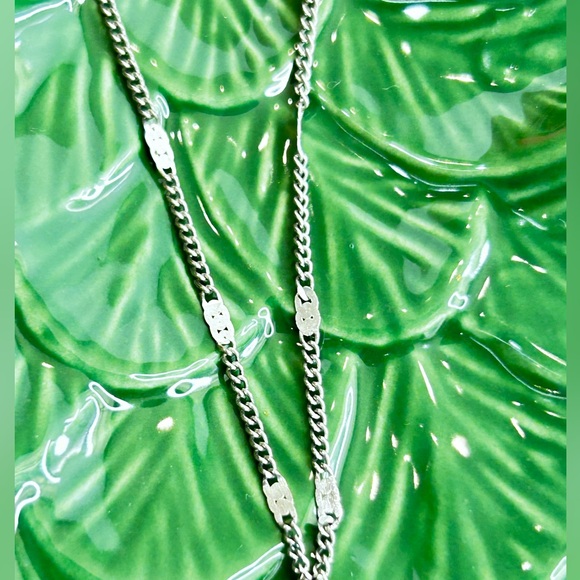 💎 Preloved necklace. Costume jewelry. Bundle 3💎 and receive and offer of 3/$10 - Picture 2 of 3